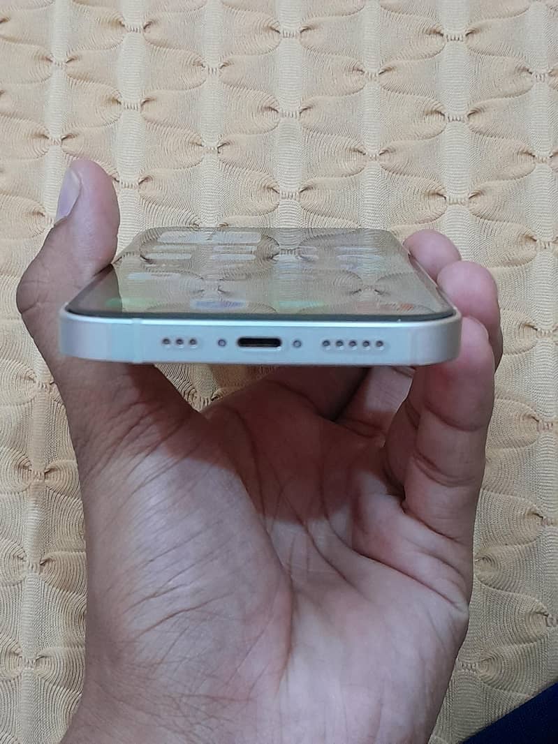 Apple iPhone 13 4
