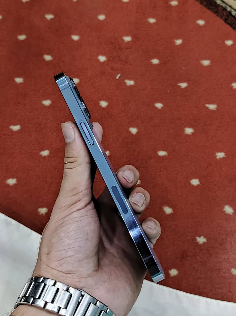 Apple iPhone 13 Pro 4
