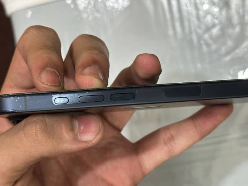 Apple iPhone 15 Pro 4