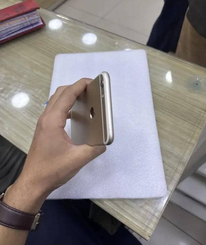 Apple iPhone 6S Plus 2