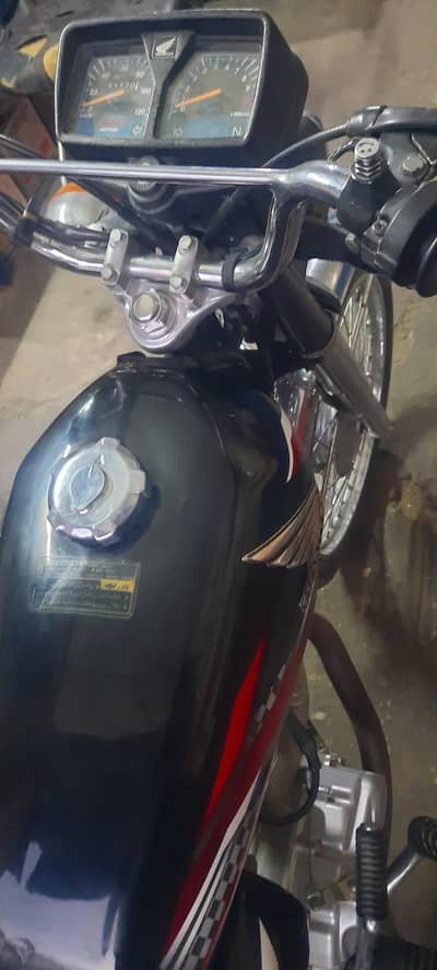 I am selling my honda CG 125 biomatric on the spot