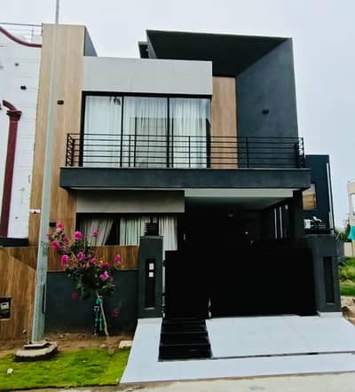 Contemporary 5 Marla Luxury Residence for Sale in DHA