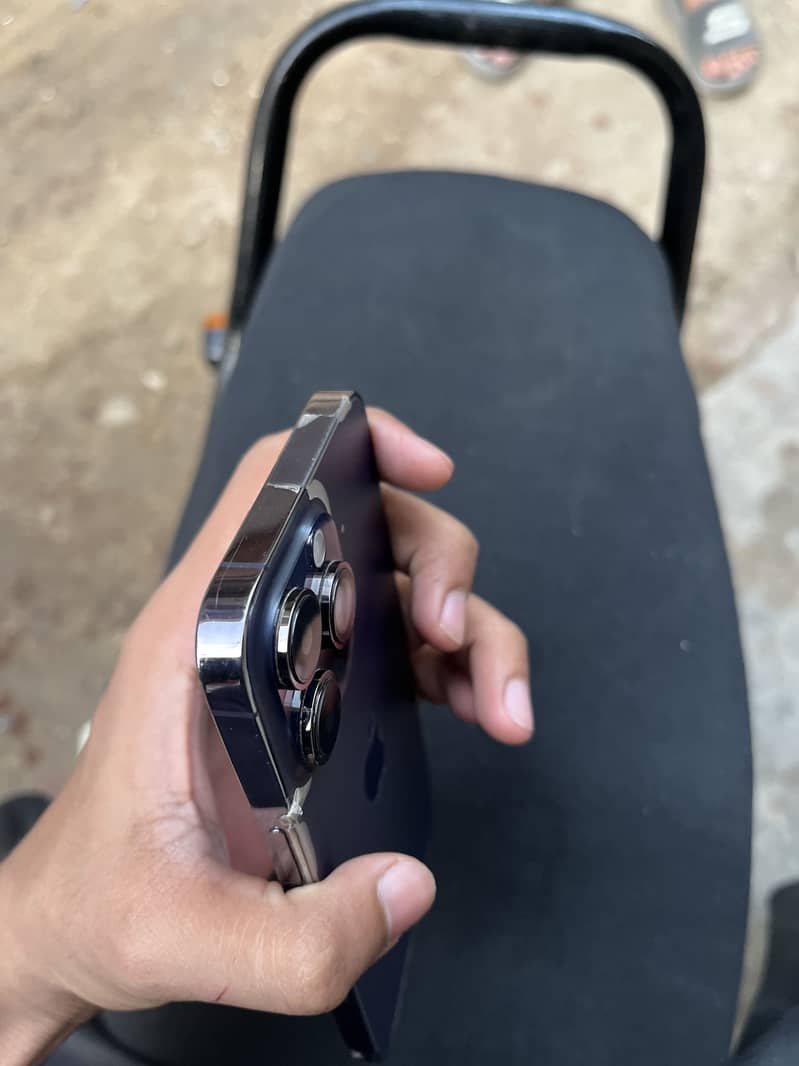 Apple iPhone 14 Pro Max 1