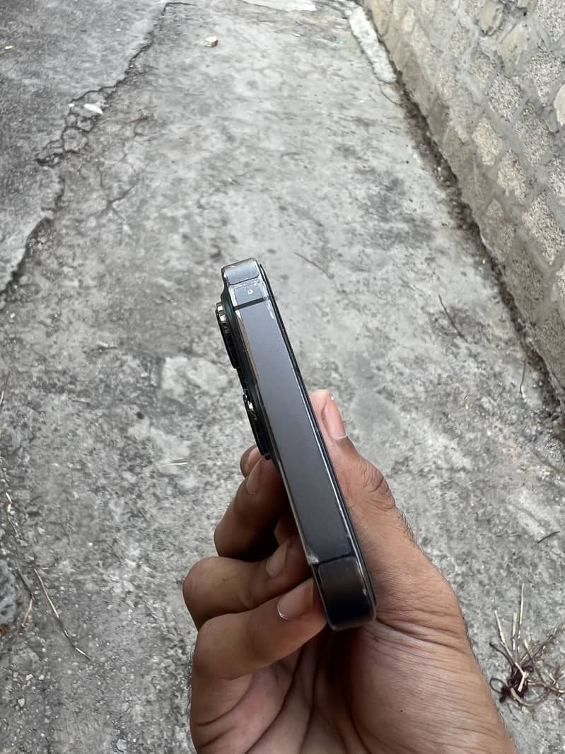 Apple iPhone 13 Pro 1