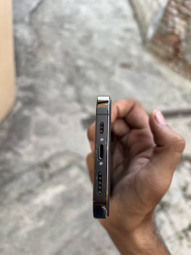 Apple iPhone 13 Pro 2