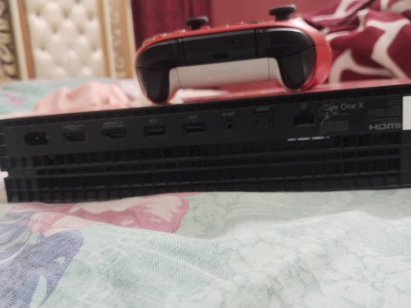 Xbox ONE X 3