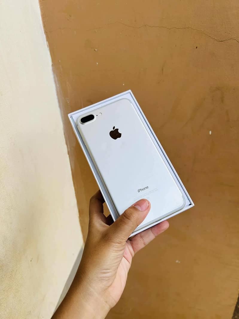Apple iPhone 7 Plus 6