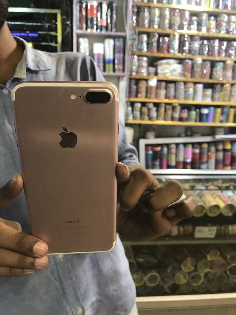 Apple iPhone 7 Plus 2
