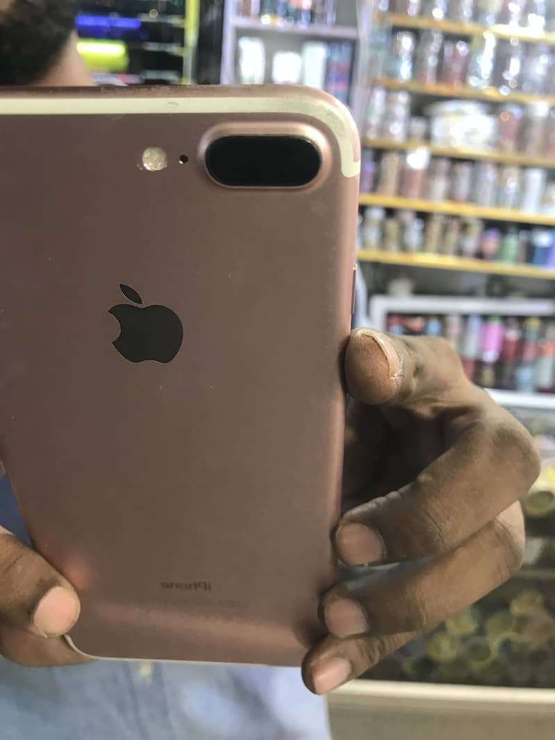 Apple iPhone 7 Plus 3