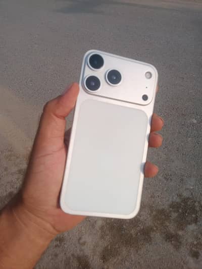 Apple iPhone XR Converted 17 Pro