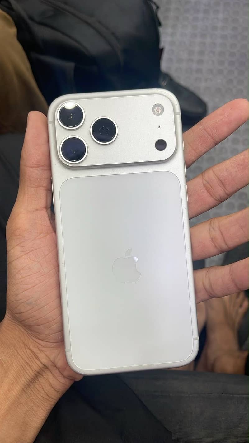 Apple iPhone 17 Pro Max 0