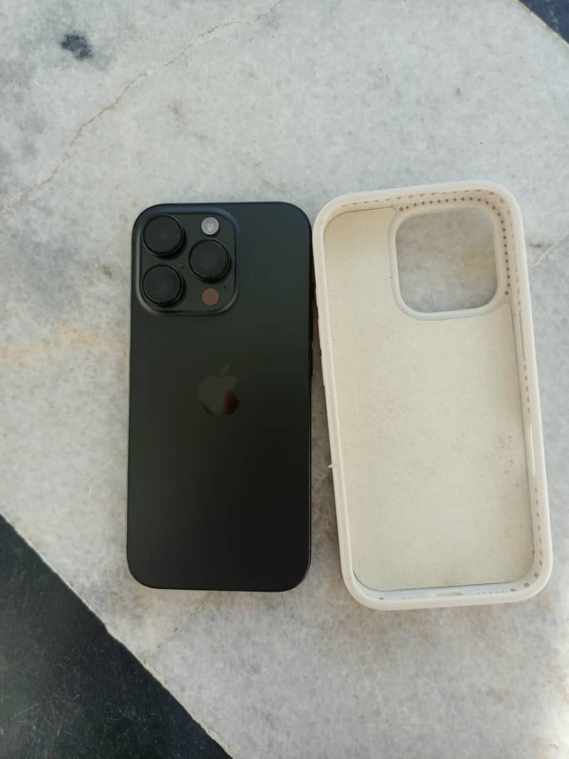 Apple iPhone 16 Pro 1