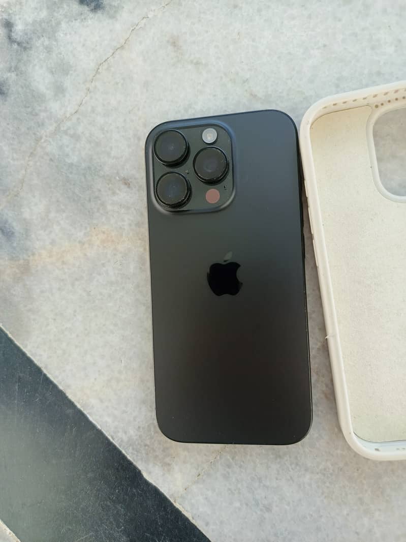 Apple iPhone 16 Pro 2