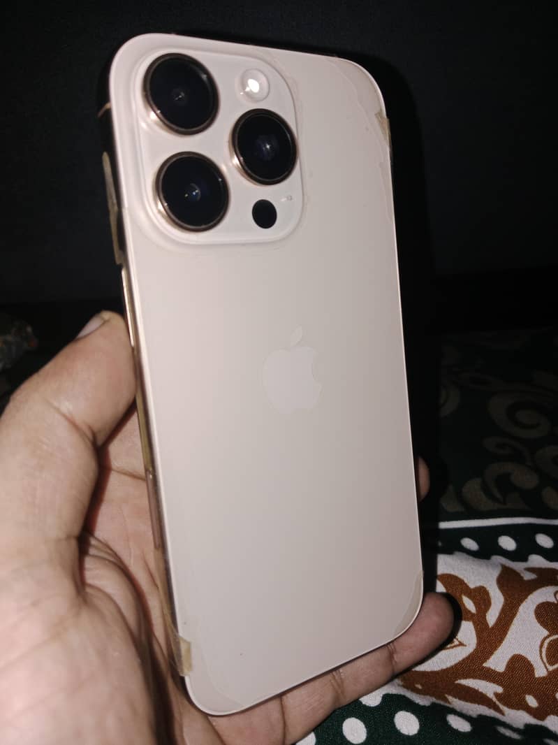 Apple iPhone 16 Pro 3