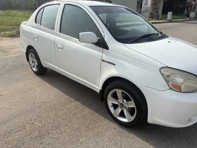 Toyota Platz 2003