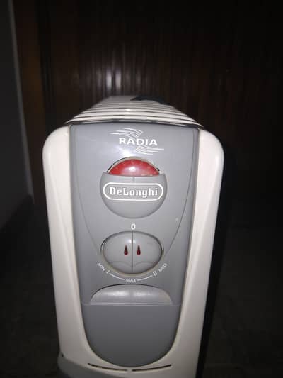 Original DeLonghi Radia 12-Fin Oil Heater (2500W) with Fan
