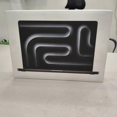 Mac book pro M5 Max 36gb ram 2tb ssd 16 inch box pack