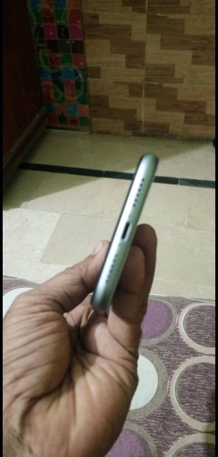 Apple iPhone 11 3
