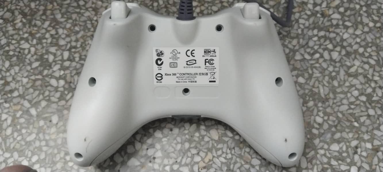 Gaming Xbox 360 controller 1