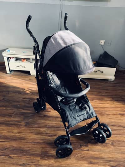 Summer USA brand new condition stroller in 10/10 condition easy fold