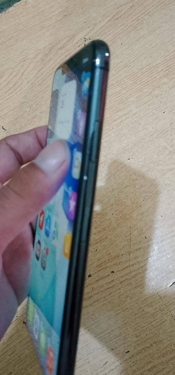 Apple iPhone 11 pro Max 4