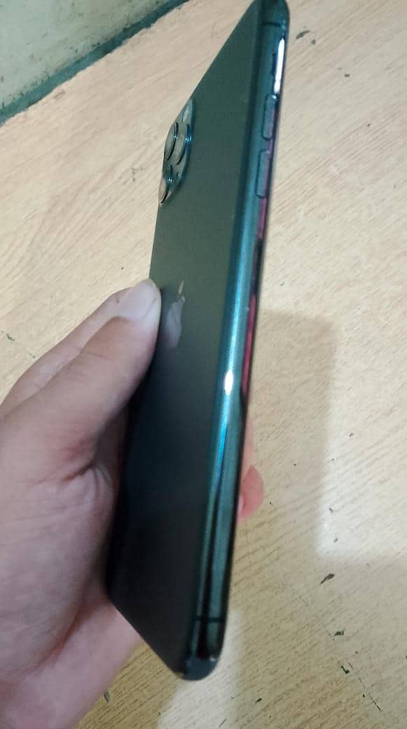 Apple iPhone 11 pro Max 6