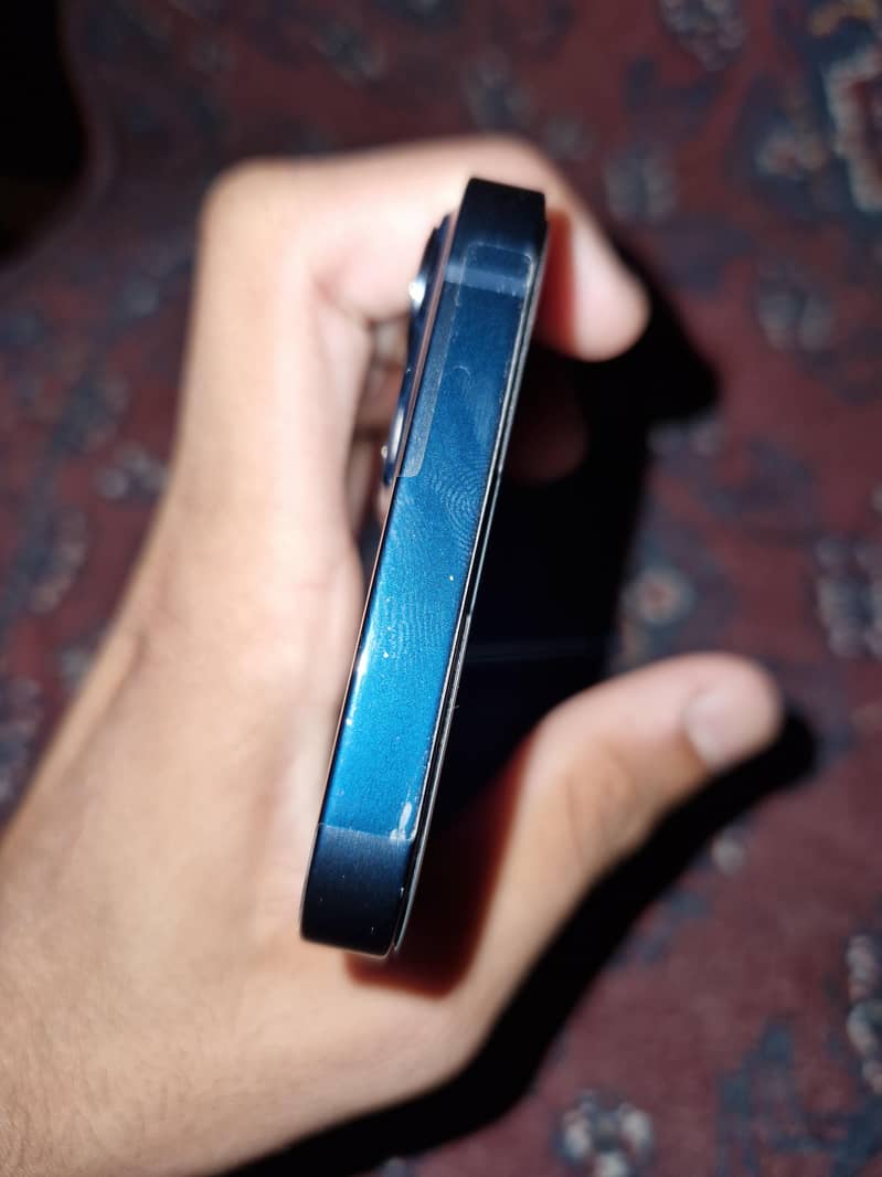Apple iPhone 13 2