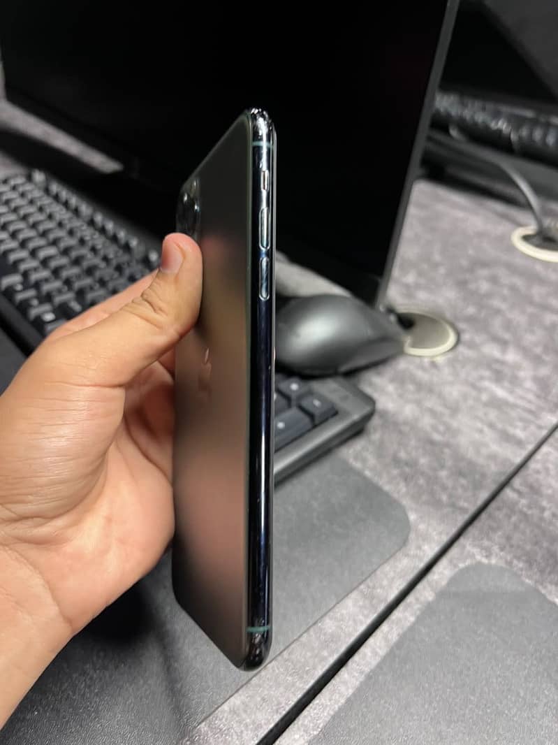 Apple iPhone 11 Pro Max 1