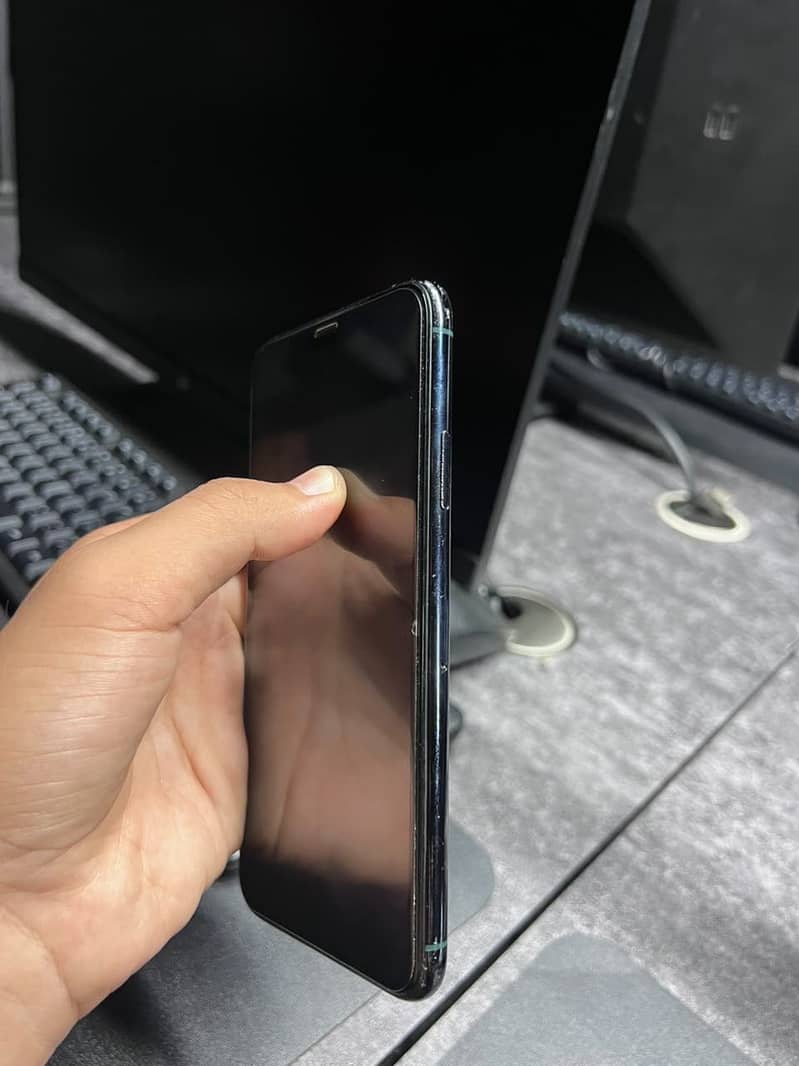 Apple iPhone 11 Pro Max 2