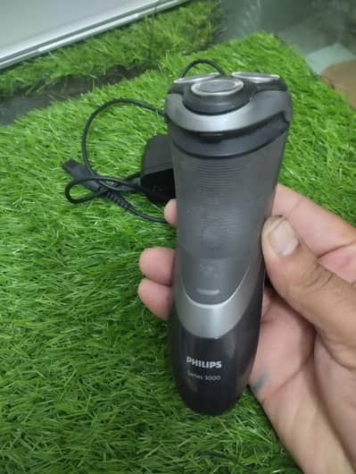 Philips shaver with charger