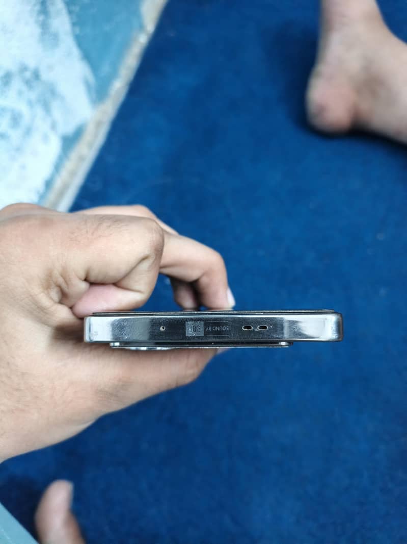 Infinix Note 40 Pro 4