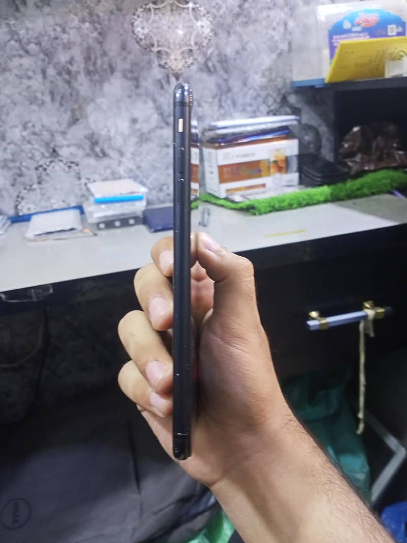 Apple iPhone 7 Plus 6