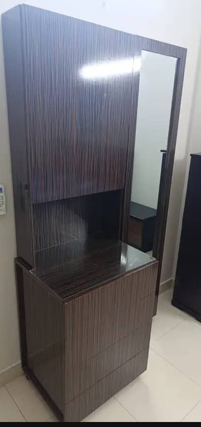 Wooden Dressing Table with Mirror