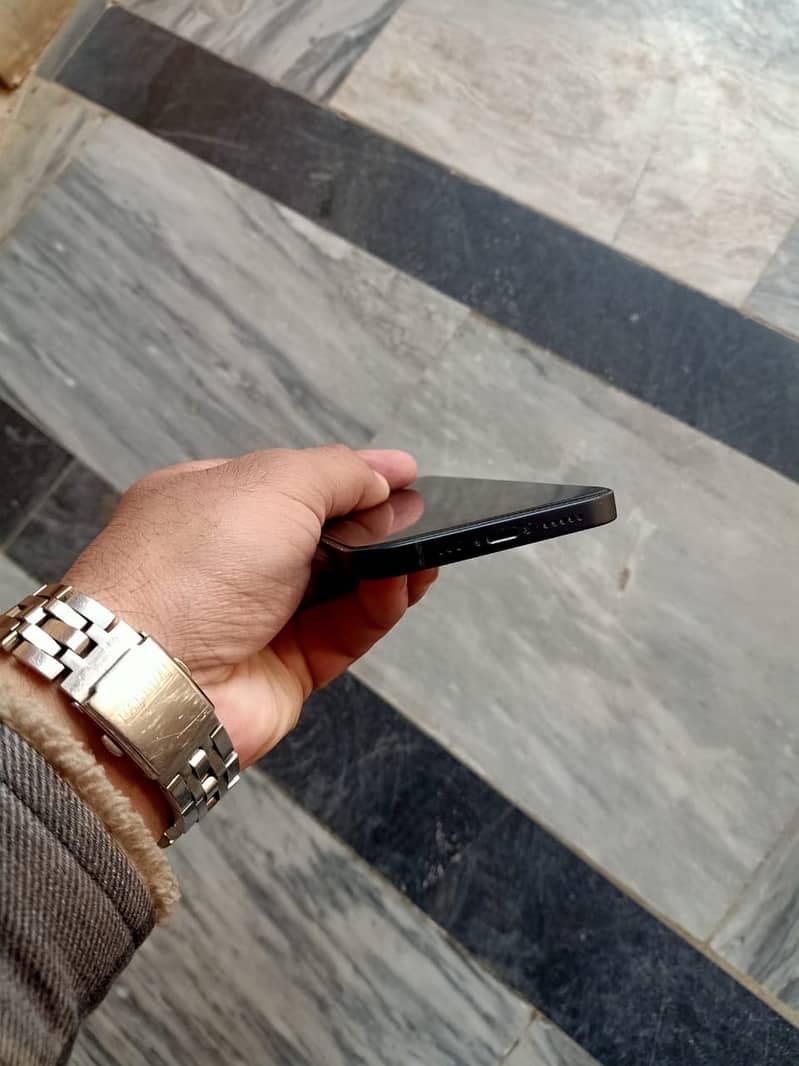 Apple iPhone 12 4