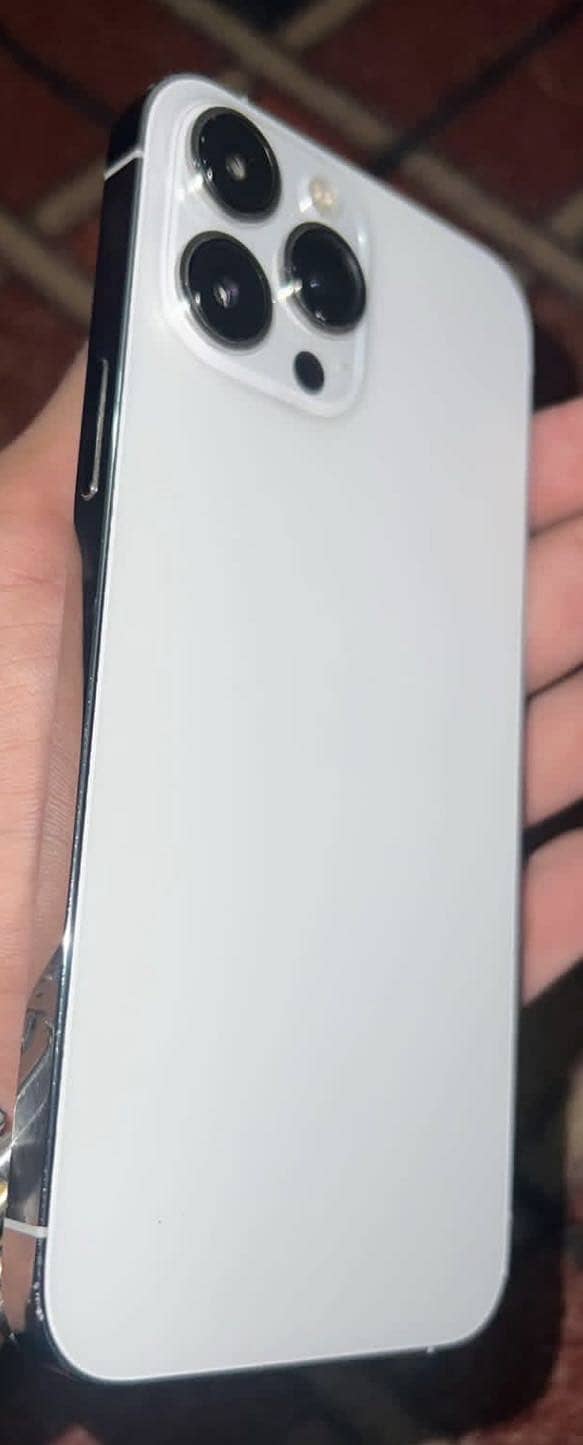 Apple iPhone 13 Pro Max 4