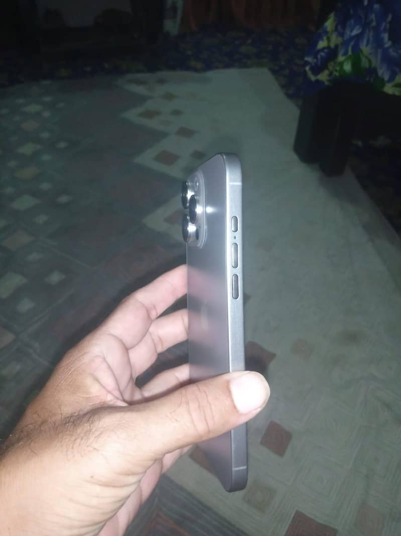 Apple iPhone 16 Pro Max 3