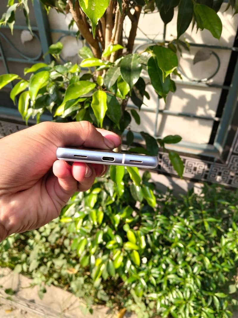 Google Pixel 7a 5