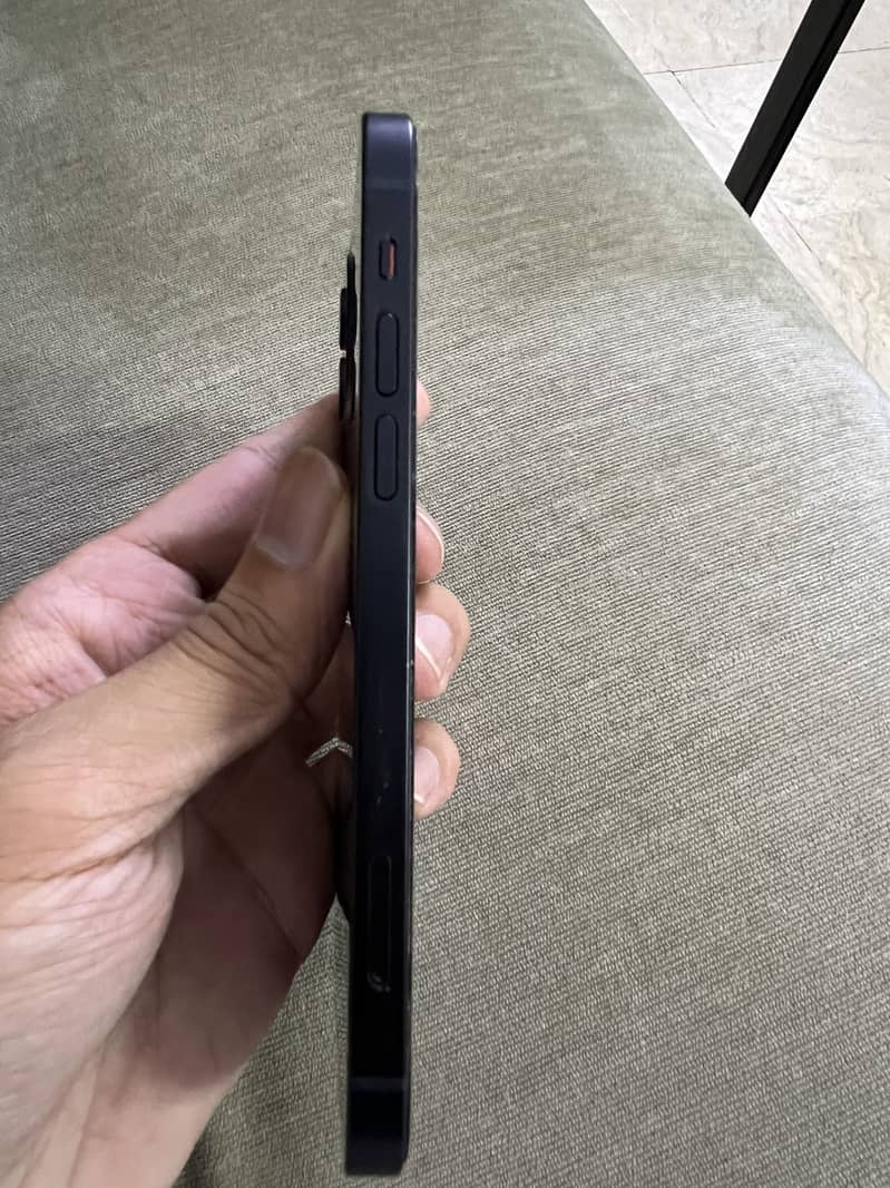 Apple iPhone 12 4