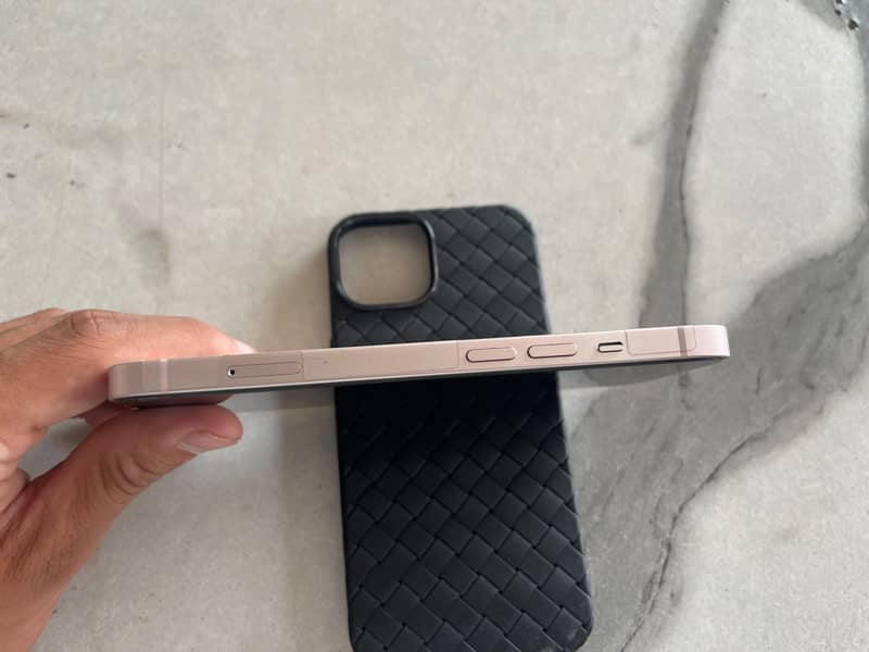 Apple iPhone 13 1