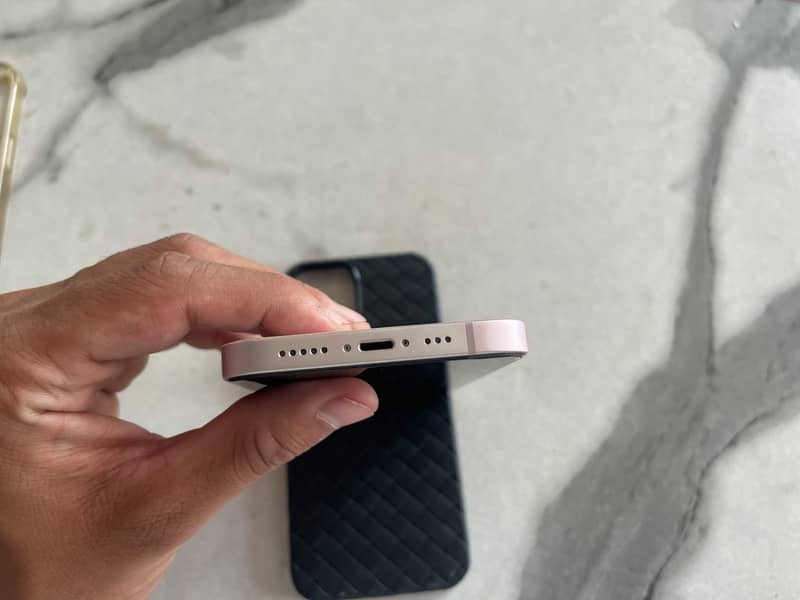 Apple iPhone 13 2
