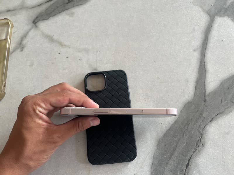 Apple iPhone 13 3
