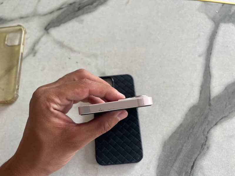 Apple iPhone 13 4