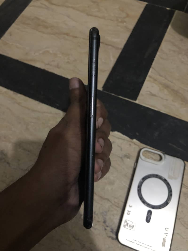 Apple iPhone 7 Plus 4