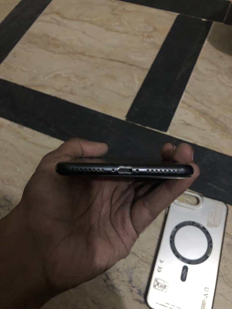 Apple iPhone 7 Plus 5