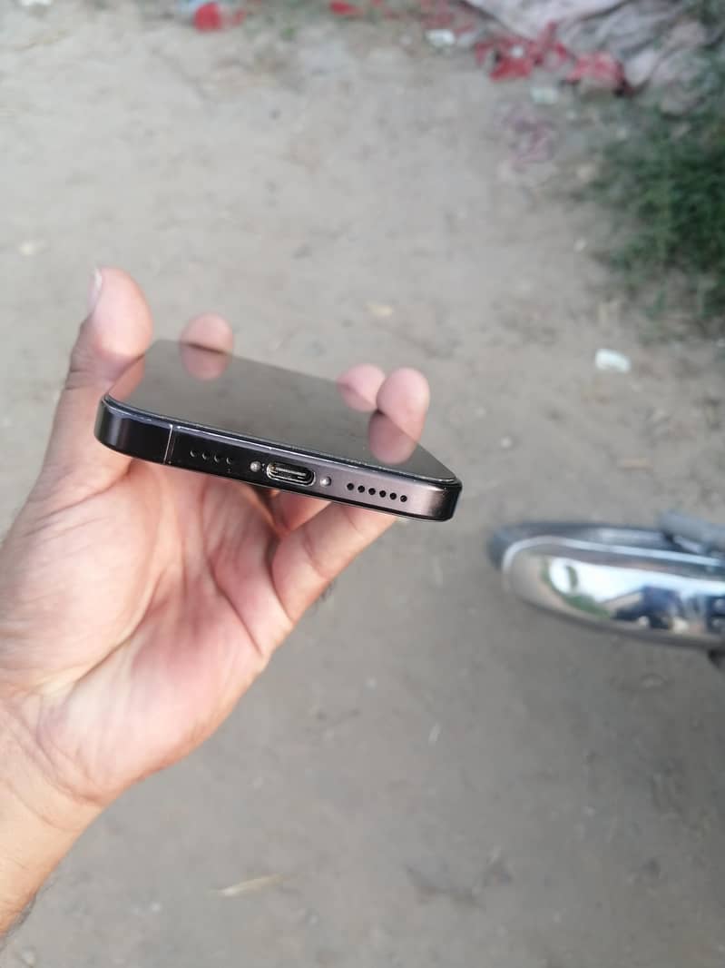 Apple iPhone 16 Pro Max 2