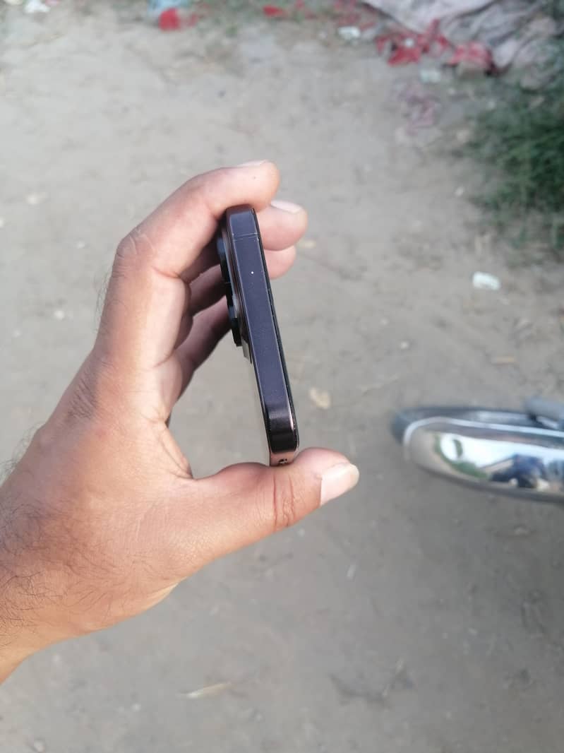 Apple iPhone 16 Pro Max 3