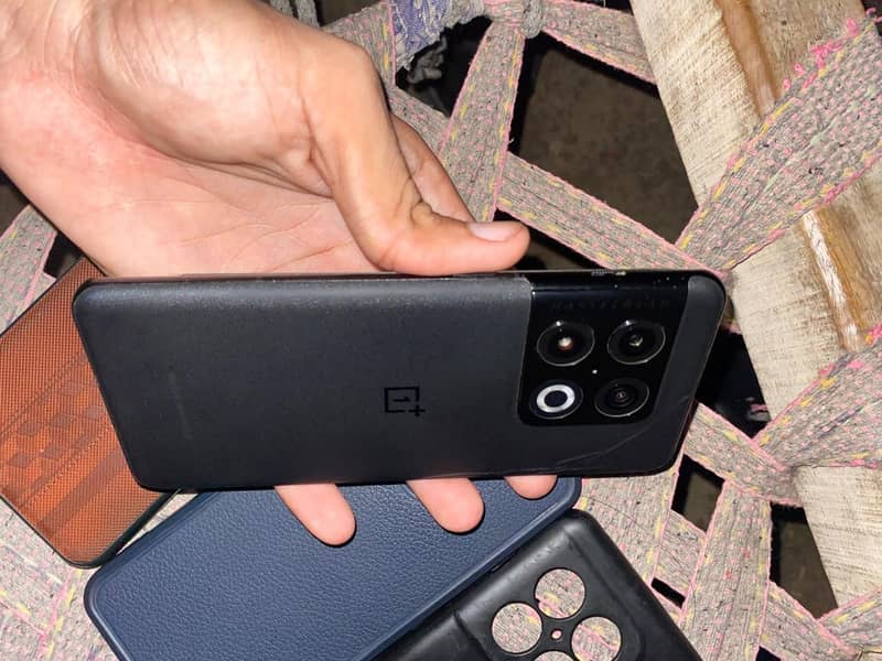 One Plus 10 Pro 4