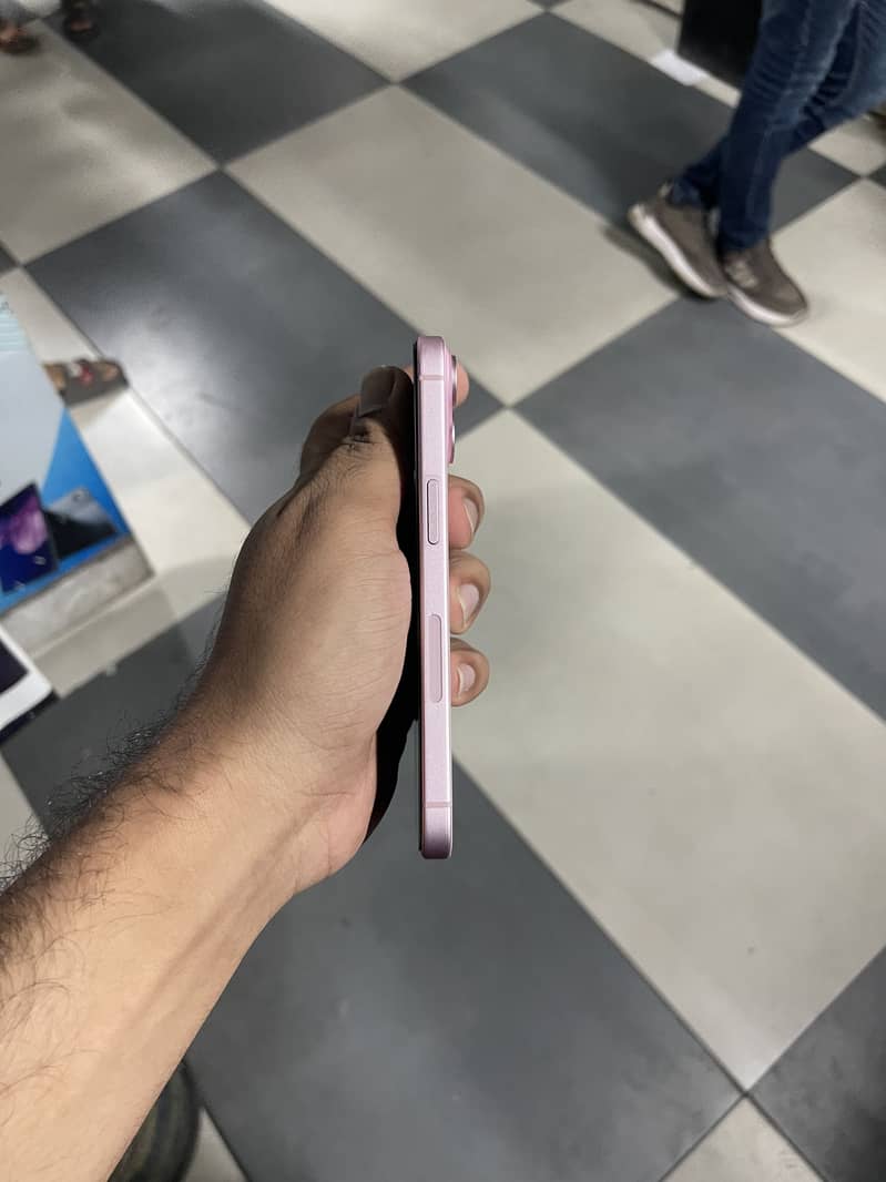 Apple iPhone 15 2