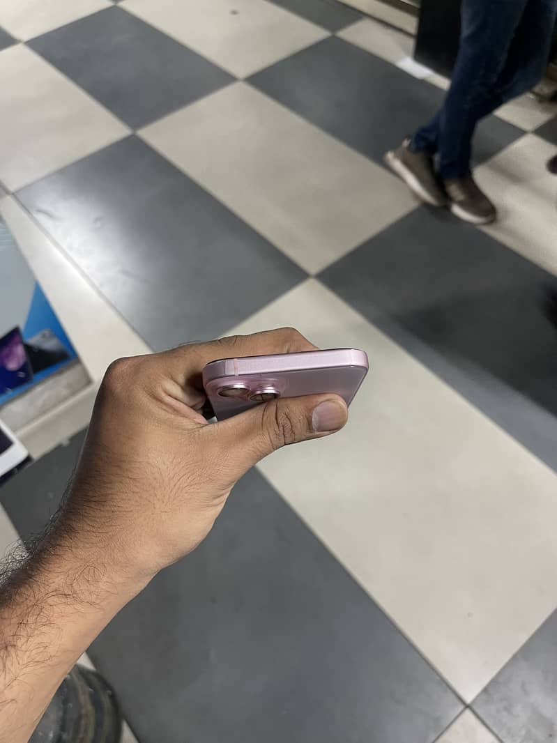 Apple iPhone 15 3