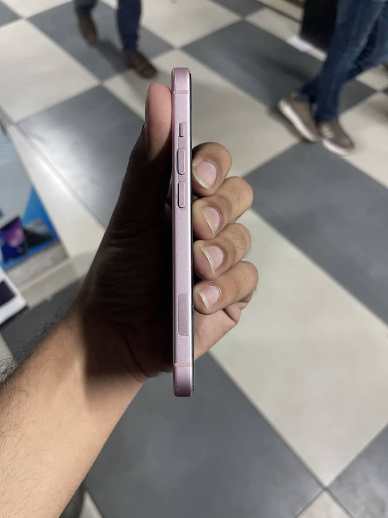 Apple iPhone 15 4